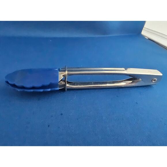 Danesco Blue Silicone/Rubber Tongs - 7" Long - used - Picture 7 of 10